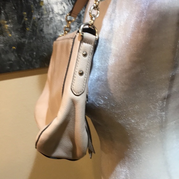 Kate Spade Cream Pebble Leather Pre-Owned Shoulder Bag w/Chainlink Detailing - Picture 5 of 16